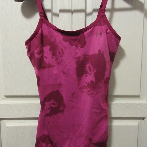 Under Armour Tops - Under Armour HEAT GEAR Tank Top w/built in bra Med